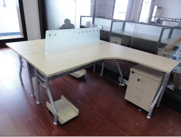 板式办公桌的日常维护及注意事项