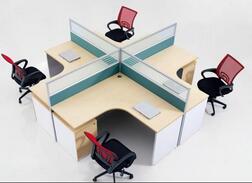 现代简约办公家具与中式古典办公家具的比较